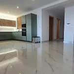 Horizon Apartment *